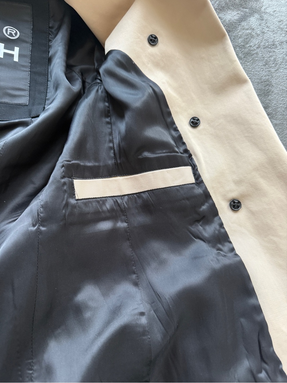 TRENCH LONDON Queen Classic Trench Coat (Stone/Black/Gold) - Picture 13 of 16